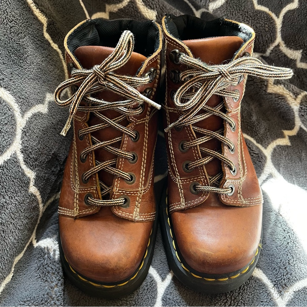 DR MARTENS 8A07 high top brown leather chunky lace-up boots